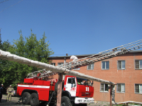 lezet_po_lestnitse_B2241