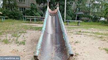 С чиновников Михайловки спросят за опасную детскую площадку