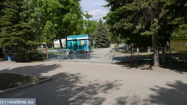   Парк для михайловцев, парк для детей - еще бы колючую проволоку натянули под напряжением, чтоб детишки не заходили